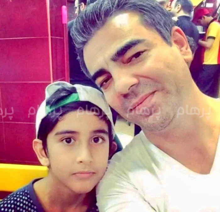 بهزاد خلج در کنار پسرش بهزاد خلج و پسرانش